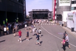 People coming in. 36° in the shade!